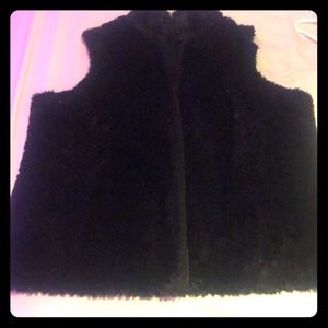 This item is a reversible vest